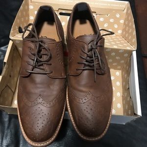 men lace up oxfords